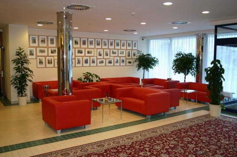 Ramada Airport Hotel براغ المظهر الداخلي الصورة